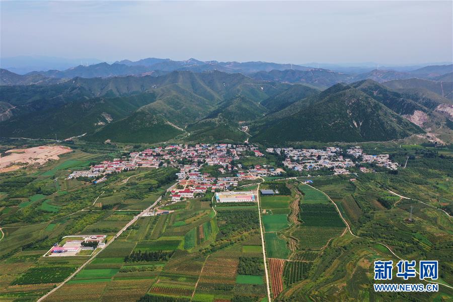 （新華全媒頭條·走向我們的小康生活·圖文互動）（13）長城腳下，小康村串成“珍珠鏈”