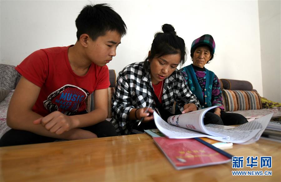(熱點(diǎn)鮮報(bào)·圖文互動(dòng))(6)為了大涼山的下一代,她奔赴在助學(xué)路上