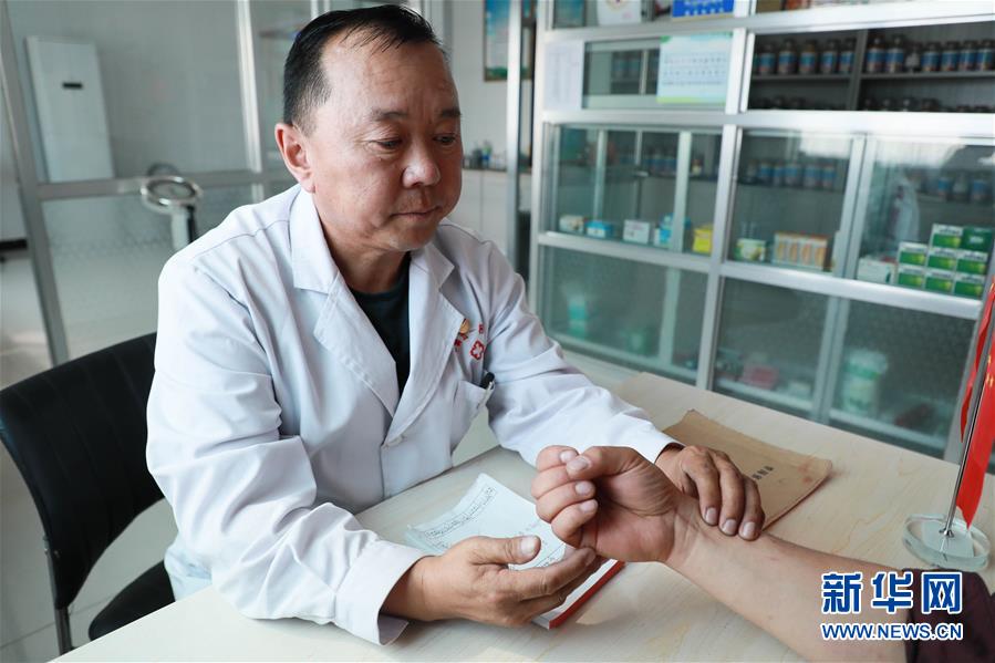 (圖文互動)(4)村醫斗拉加的堅守