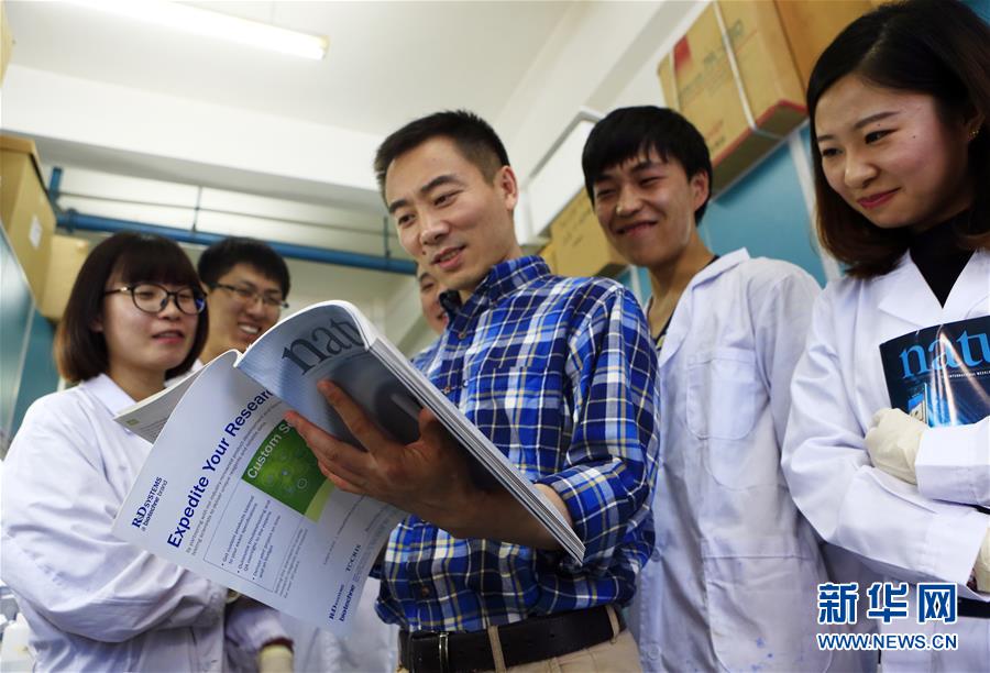 (在習近平新時代中國特色社會主義思想指引下——新時代新作為新篇章·習近平總書記關切事·圖文互動)(4)終不悔為國為民,攀高峰只爭朝夕——來自科學家們的動人故事