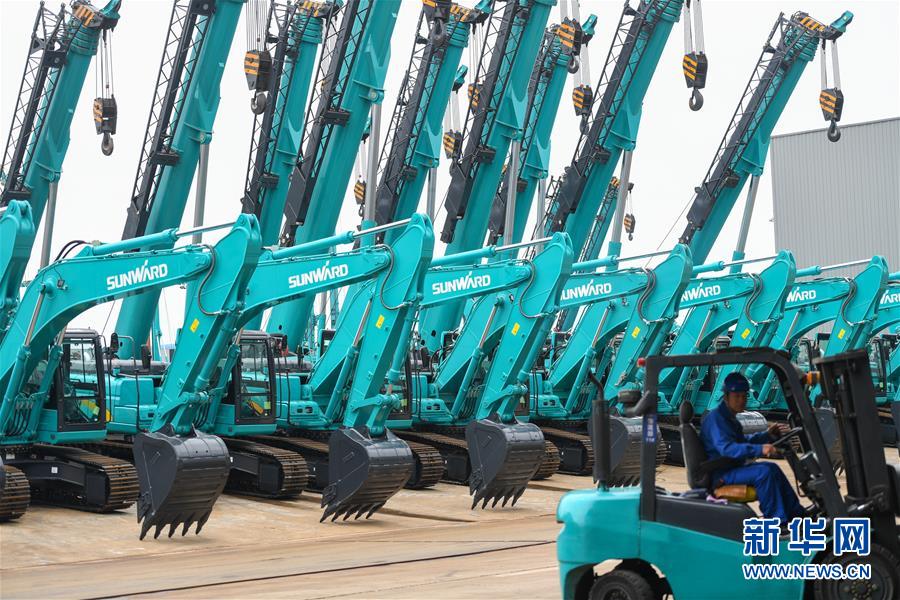 (落實(shí)“六穩(wěn)”“六保”企業(yè)見(jiàn)聞·圖文互動(dòng))(3)“智慧工廠”引領(lǐng)“生產(chǎn)節(jié)拍”——走進(jìn)山河智能一探究竟