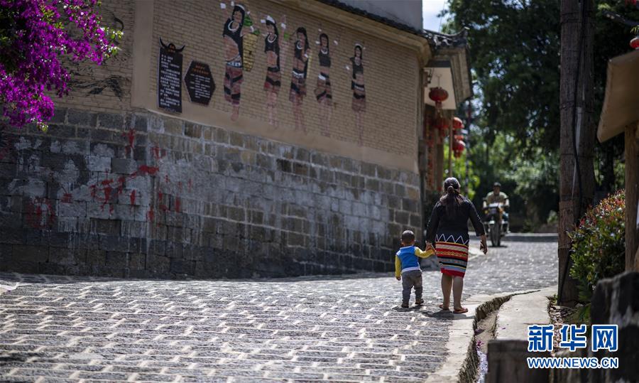 (集中連片特困地區貧困村調研行·圖文互動)(3)阿佤人民再唱新歌——云南騰沖市三家村中寨司莫拉佤族村脫貧調查