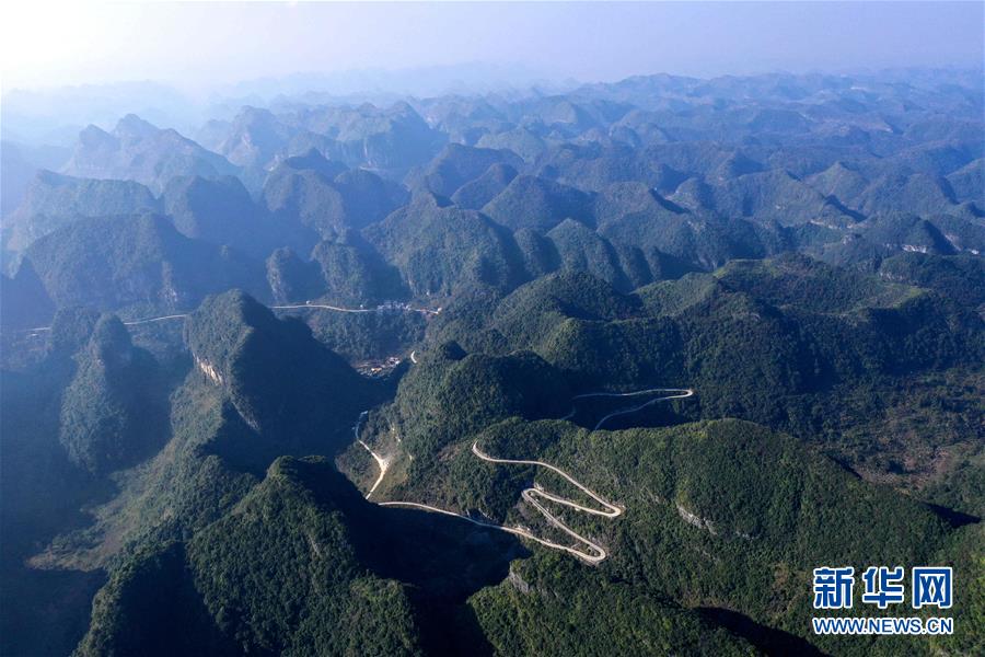 (新華全媒頭條·圖文互動(dòng))(1)決戰(zhàn)千山萬弄間——廣西“極貧角落”最后攻堅(jiān)記