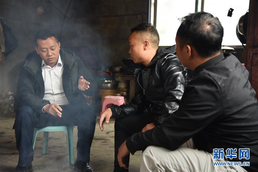 (決戰決勝脫貧攻堅·圖文互動)“父親未完成的事業,我來完成”——貴州父子接力脫貧攻堅