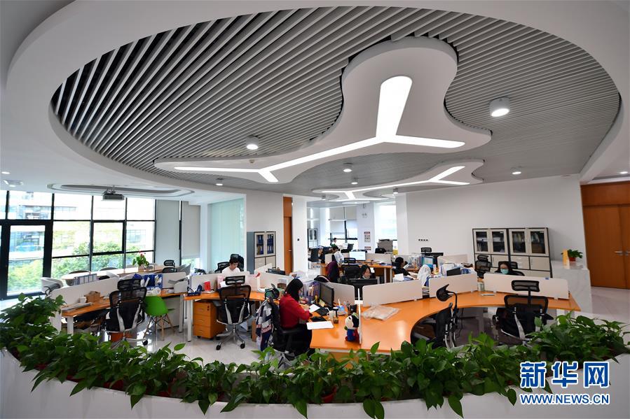 (在習近平新時代中國特色社會主義思想指引下——新時代新作為新篇章·習近平總書記關切事·圖文互動)(4)我家大門常打開——經(jīng)濟特區(qū)全方位對外開放故事