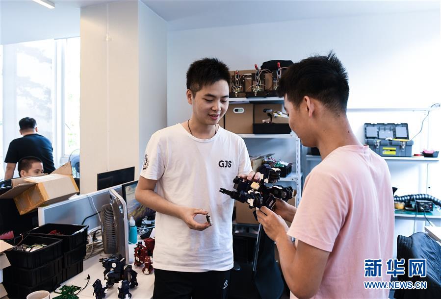 (在習近平新時代中國特色社會主義思想指引下——新時代新作為新篇章·習近平總書記關切事·圖文互動)(8)我家大門常打開——經(jīng)濟特區(qū)全方位對外開放故事