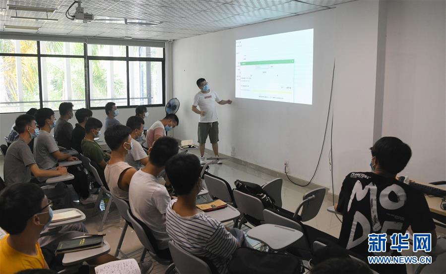 (在習近平新時代中國特色社會主義思想指引下——新時代新作為新篇章·習近平總書記關切事·圖文互動)(9)我家大門常打開——經(jīng)濟特區(qū)全方位對外開放故事