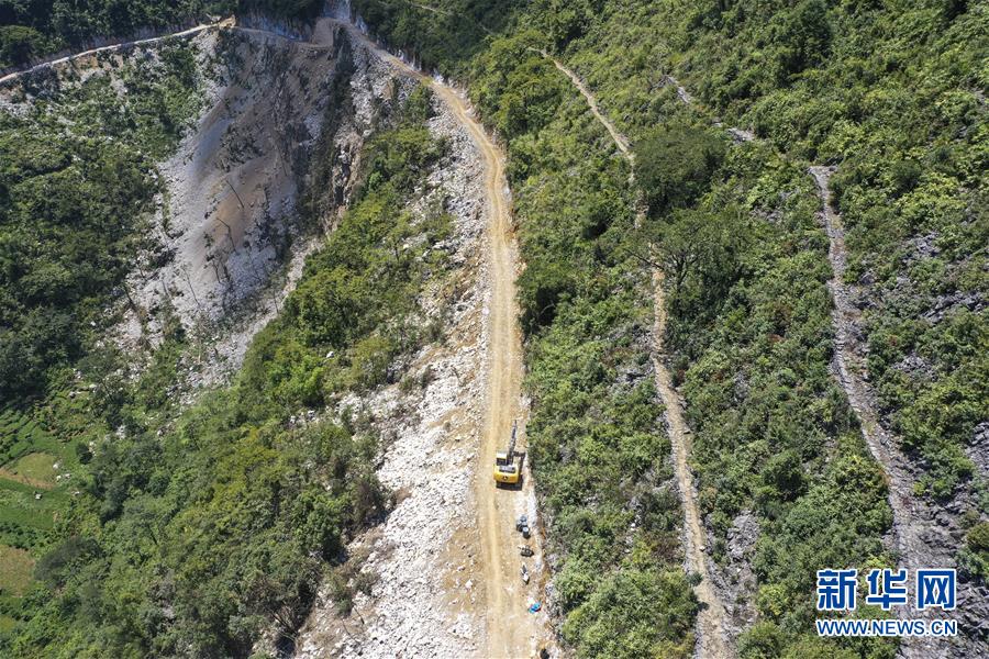 (新華全媒頭條·圖文互動)(5)“石山王國”筑路記