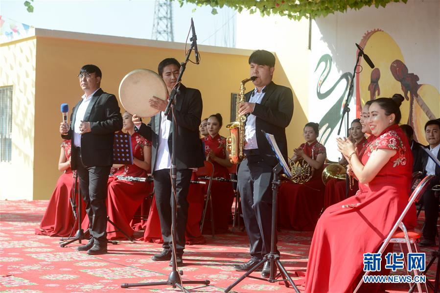 (新華全媒頭條·圖文互動)(13)新天地 新兒女 新奇跡——脫貧攻堅(jiān)繪就新疆新圖景