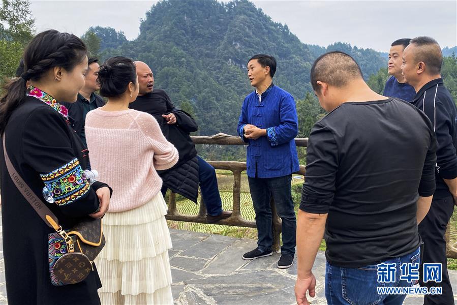 (在習(xí)近平新時(shí)代中國特色社會(huì)主義思想指引下——新時(shí)代新作為新篇章·習(xí)近平總書記關(guān)切事·圖文互動(dòng))(1)精準(zhǔn)扶貧7年,十八洞村“長”出10余種新職業(yè)