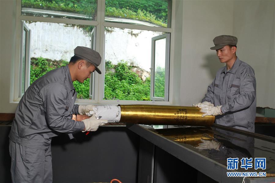 (在習近平強軍思想指引下·我們在戰位報告·圖文互動)(2)牢記統帥囑托 做刀尖上的舞者——記聯勤保障部隊某報廢武器彈藥銷毀站參謀長陳雪禮