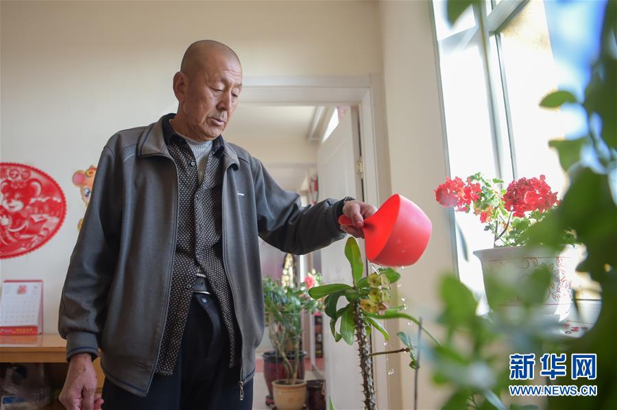 (全面建成小康社會(huì)“百城千縣萬(wàn)村調(diào)研行”·圖文互動(dòng))(1)“麻煩村”變形記——內(nèi)蒙古白青堯村的多彩生活