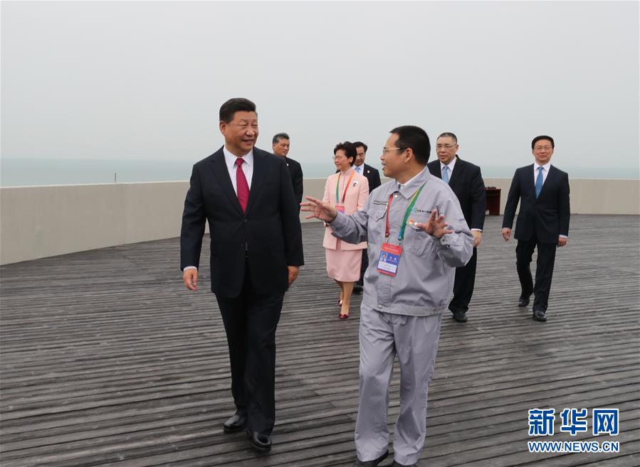 (時(shí)政)(2)習(xí)近平出席港珠澳大橋開通儀式并宣布大橋正式開通