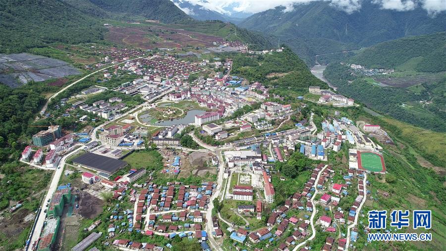 (兩會(huì)前夕看落實(shí)·圖文互動(dòng))(1)格桑花開(kāi) 幸福路寬——西藏落實(shí)習(xí)近平總書(shū)記全國(guó)兩會(huì)重要講話(huà)精神紀(jì)實(shí)