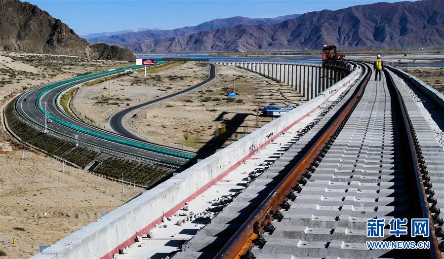 (兩會(huì)前夕看落實(shí)·圖文互動(dòng))(3)格桑花開(kāi) 幸福路寬——西藏落實(shí)習(xí)近平總書(shū)記全國(guó)兩會(huì)重要講話(huà)精神紀(jì)實(shí)