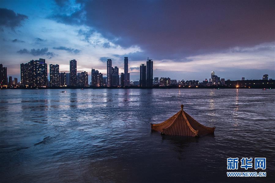 (在習近平新時代中國特色社會主義思想指引下——新時代新作為新篇章·習近平總書記關切事·圖文互動)(1)戰疫魔,斗洪魔——湖北全力應對防疫、防汛疊加“雙考”