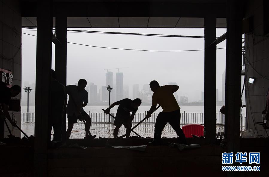 (在習近平新時代中國特色社會主義思想指引下——新時代新作為新篇章·習近平總書記關切事·圖文互動)(3)戰疫魔,斗洪魔——湖北全力應對防疫、防汛疊加“雙考”