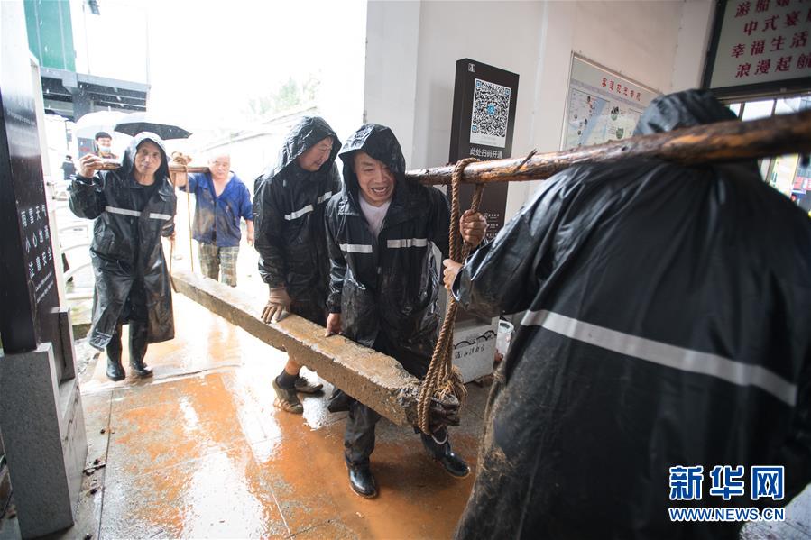 (在習近平新時代中國特色社會主義思想指引下——新時代新作為新篇章·習近平總書記關切事·圖文互動)(4)戰疫魔,斗洪魔——湖北全力應對防疫、防汛疊加“雙考”