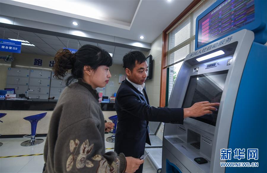 (新華全媒頭條·總書(shū)記推動(dòng)的改革身邊事·行政體制改革篇·圖文互動(dòng))(8)特寫:追問(wèn)“一件事”