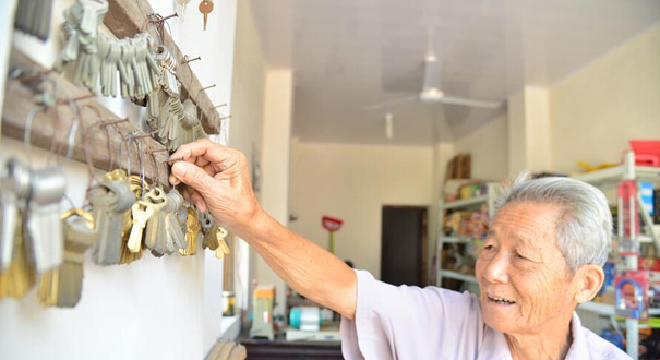 安徽老街頭的鑰匙匠:手藝人的堅守 老匠人的傳承