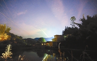 廣東夜空現綠火流星