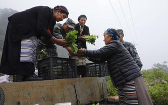 “八一”禮物，飛向云端哨所