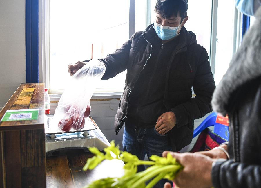 新疆:富民市場助貧困戶就業增收