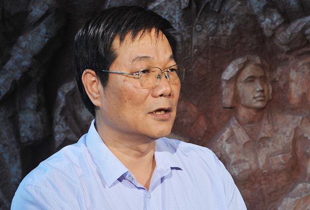 我們把黨的政治優勢和現代企業制度優勢結合起來，建立完善決策、執行、監督三個體系。