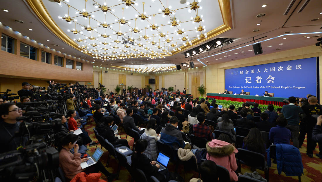 回放：教育部長袁貴仁就“教育改革和發展”答記者問