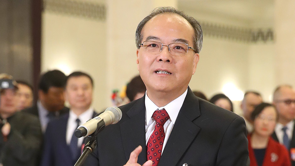 全國(guó)人大代表林少春接受采訪