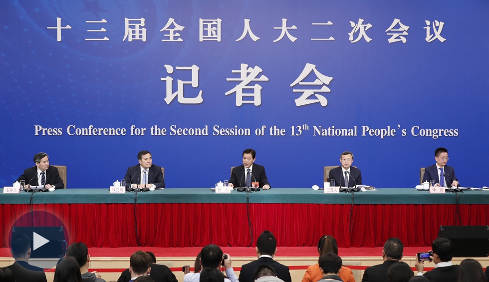 商務部就“促進形成強大國內(nèi)市場 推動全方位對外開放”答記者問