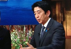 安倍搬起石頭要砸誰的腳？