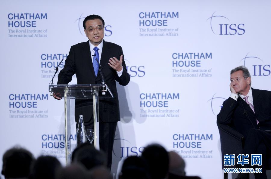 6月18日,國務(wù)院總理李克強在倫敦金融城市長官邸面向英國皇家國際問題研究所和國際戰(zhàn)略研究所兩大智庫發(fā)表題為《共建包容發(fā)展的美好世界》的演講。新華社記者 張鐸 攝 6月18日,國務(wù)院總理李克強在倫敦金融城市長官邸面向英國皇家國際問題研究所和國際戰(zhàn)略研究所兩大智庫發(fā)表題為《共建包容發(fā)展的美好世界》的演講。新華社記者 張鐸 攝