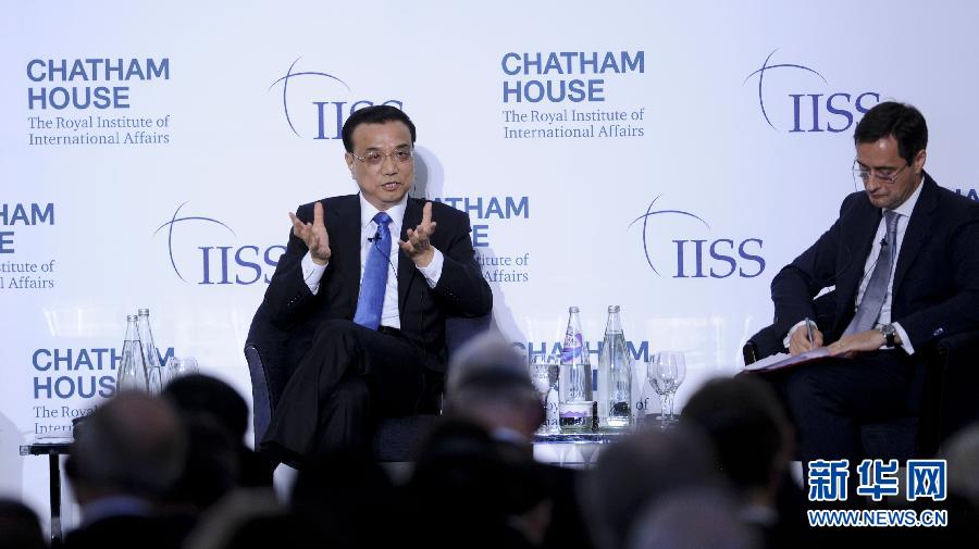 6月18日,國務(wù)院總理李克強在倫敦金融城市長官邸面向英國皇家國際問題研究所和國際戰(zhàn)略研究所兩大智庫發(fā)表題為《共建包容發(fā)展的美好世界》的演講。新華社記者 張鐸 攝 6月18日,國務(wù)院總理李克強在倫敦金融城市長官邸面向英國皇家國際問題研究所和國際戰(zhàn)略研究所兩大智庫發(fā)表題為《共建包容發(fā)展的美好世界》的演講。新華社記者 張鐸 攝