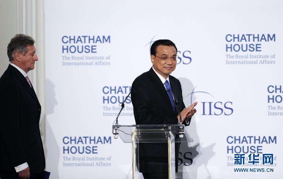 6月18日,國務(wù)院總理李克強在倫敦金融城市長官邸面向英國皇家國際問題研究所和國際戰(zhàn)略研究所兩大智庫發(fā)表題為《共建包容發(fā)展的美好世界》的演講。新華社記者 張鐸 攝 6月18日,國務(wù)院總理李克強在倫敦金融城市長官邸面向英國皇家國際問題研究所和國際戰(zhàn)略研究所兩大智庫發(fā)表題為《共建包容發(fā)展的美好世界》的演講。新華社記者 張鐸 攝