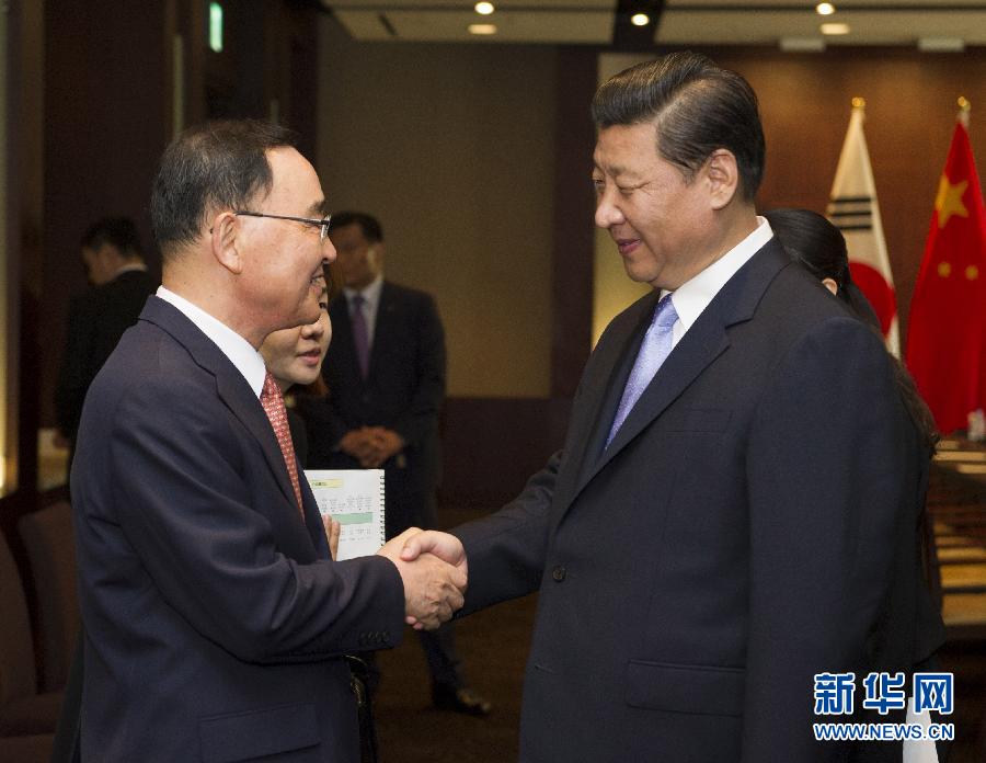 7月4日，國家主席習(xí)近平在首爾會見韓國總理鄭烘原。 新華社記者謝環(huán)馳攝  