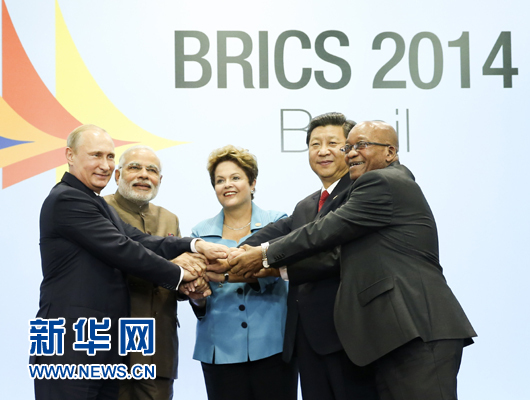 這是習近平同出席會晤的巴西總統(tǒng)羅塞夫、俄羅斯總統(tǒng)普京、印度總理莫迪、南非總統(tǒng)祖馬合影。新華社記者 蘭紅光 攝 這是習近平同出席會晤的巴西總統(tǒng)羅塞夫、俄羅斯總統(tǒng)普京、印度總理莫迪、南非總統(tǒng)祖馬合影。新華社記者 蘭紅光 攝