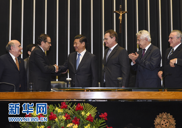 7月16日，國家主席習近平在巴西國會發表《弘揚傳統友好共譜合作新篇》的演講。 新華社記者 李學仁 攝 