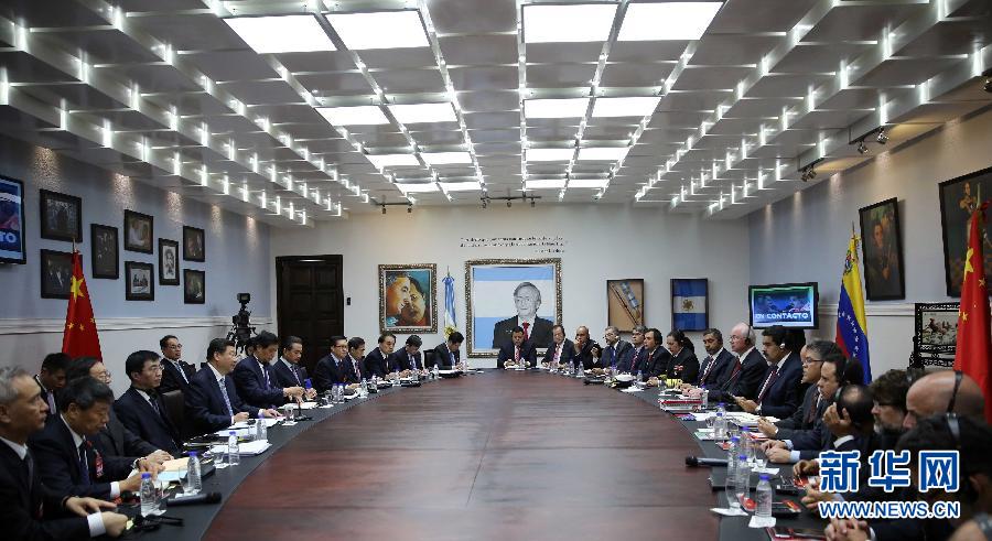 當地時間7月20日,國家主席習近平在加拉加斯同委內瑞拉總統馬杜羅舉行會談。 新華社記者蘭紅光攝 當地時間7月20日,國家主席習近平在加拉加斯同委內瑞拉總統馬杜羅舉行會談。 新華社記者蘭紅光攝
