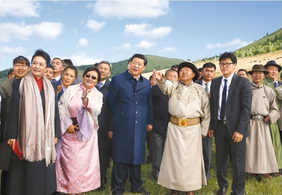 八月二十二日,國家主席習近平在蒙古國總統(tǒng)額勒貝格道爾吉陪同下前往烏蘭巴托市郊觀看那達慕。這是習近平和夫人彭麗媛同額勒貝格道爾吉夫婦觀看表演。新華社記者 鞠鵬攝 八月二十二日,國家主席習近平在蒙古國總統(tǒng)額勒貝格道爾吉陪同下前往烏蘭巴托市郊觀看那達慕。這是習近平和夫人彭麗媛同額勒貝格道爾吉夫婦觀看表演。新華社記者 鞠鵬攝