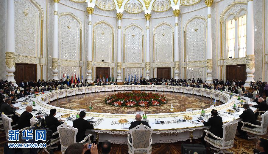 9月12日,上海合作組織成員國(guó)元首理事會(huì)第十四次會(huì)議在塔吉克斯坦首都杜尚別舉行。國(guó)家主席習(xí)近平出席會(huì)議并發(fā)表重要講話。新華社記者馬占成攝 9月12日,上海合作組織成員國(guó)元首理事會(huì)第十四次會(huì)議在塔吉克斯坦首都杜尚別舉行。國(guó)家主席習(xí)近平出席會(huì)議并發(fā)表重要講話。新華社記者馬占成攝
