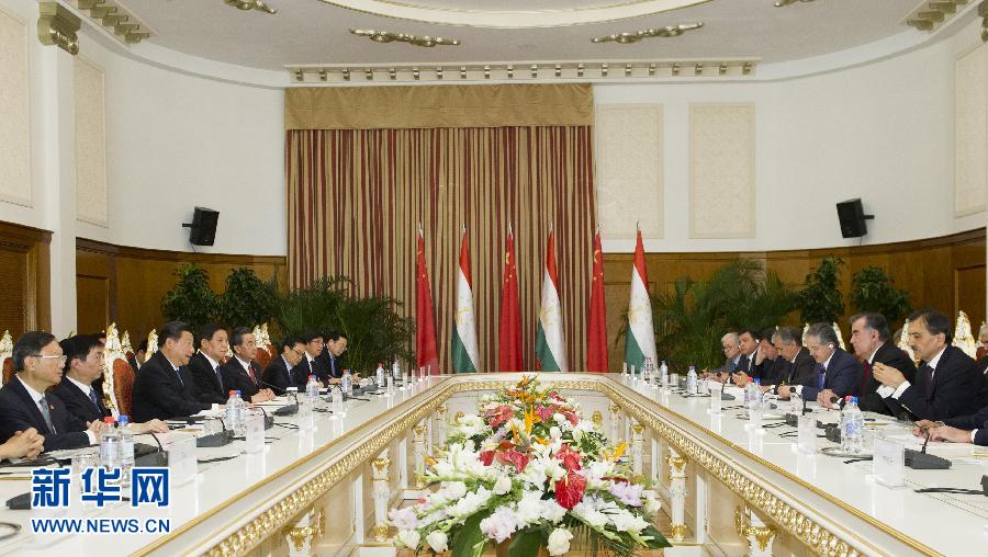 9月13日,國家主席習近平在杜尚別同塔吉克斯坦總統拉赫蒙舉行會談。 新華社記者謝環馳攝 9月13日,國家主席習近平在杜尚別同塔吉克斯坦總統拉赫蒙舉行會談。 新華社記者謝環馳攝