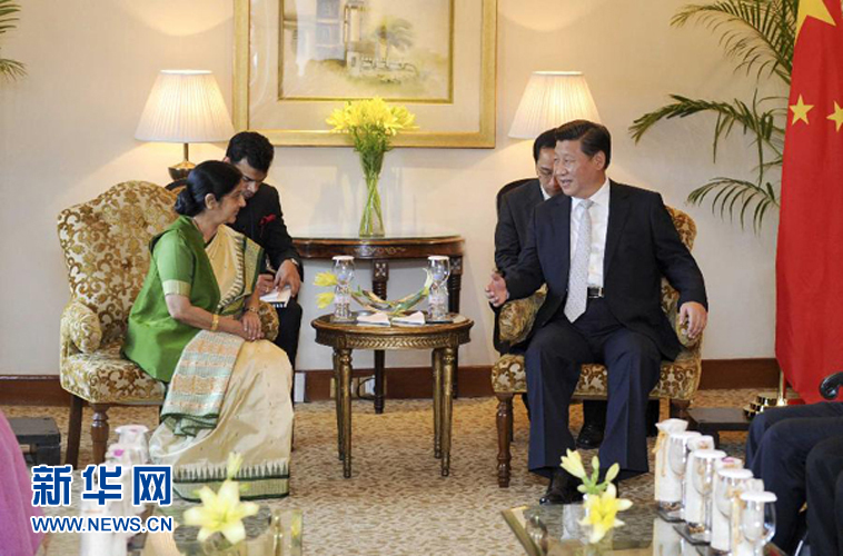 9月18日,國家主席習(xí)近平在新德里會見印度外長斯瓦拉杰。新華社記者 張鐸 攝 9月18日,國家主席習(xí)近平在新德里會見印度外長斯瓦拉杰。新華社記者 張鐸 攝