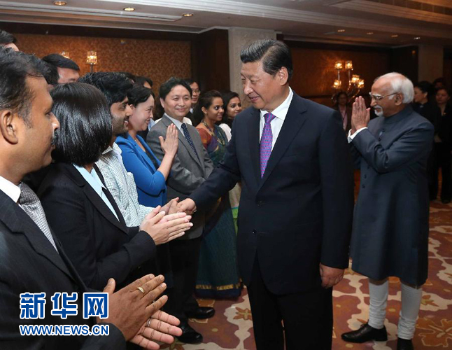 9月18日,國家主席習近平在印度世界事務委員會發表題為《攜手追尋民族復興之夢》的重要演講。演講結束后,習近平接見中印兩國青年代表。新華社記者 龐興雷 攝 9月18日,國家主席習近平在印度世界事務委員會發表題為《攜手追尋民族復興之夢》的重要演講。演講結束后,習近平接見中印兩國青年代表。新華社記者 龐興雷 攝