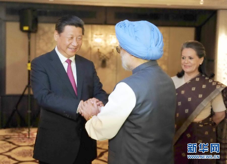 9月19日，國家主席習近平在新德里會見印度國大黨主席索尼婭·甘地和前總理辛格。 新華社記者張鐸攝