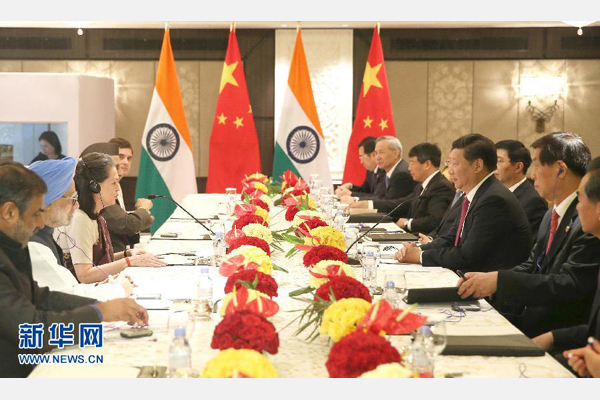 9月19日，國家主席習近平在新德里會見印度國大黨主席索尼婭·甘地和前總理辛格。 新華社記者姚大偉攝