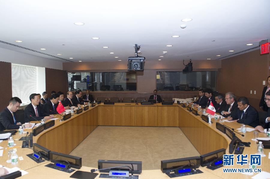 9月23日，出席聯(lián)合國氣候峰會(huì)的國家主席習(xí)近平特使、國務(wù)院副總理張高麗在紐約聯(lián)合國總部會(huì)見秘魯總統(tǒng)烏馬拉。 新華社記者 王曄 攝 