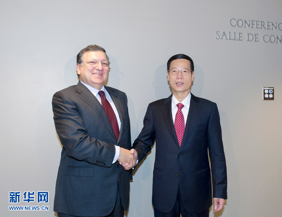 9月23日,正在紐約出席聯合國氣候峰會的國家主席習近平特使、國務院副總理張高麗在紐約聯合國總部會見歐盟委員會主席巴羅佐。新華社記者王曄攝 9月23日,正在紐約出席聯合國氣候峰會的國家主席習近平特使、國務院副總理張高麗在紐約聯合國總部會見歐盟委員會主席巴羅佐。新華社記者王曄攝