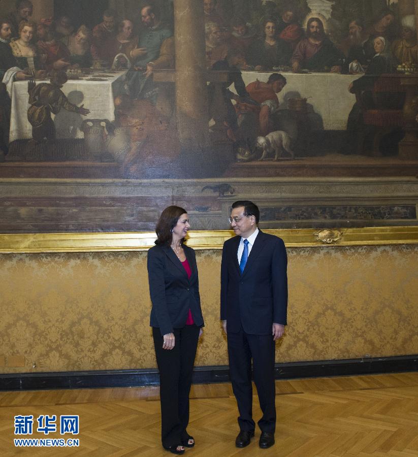10月15日,中國(guó)國(guó)務(wù)院總理李克強(qiáng)在羅馬會(huì)見意大利眾議長(zhǎng)博爾德里尼。 新華社記者王曄攝 10月15日,中國(guó)國(guó)務(wù)院總理李克強(qiáng)在羅馬會(huì)見意大利眾議長(zhǎng)博爾德里尼。 新華社記者王曄攝