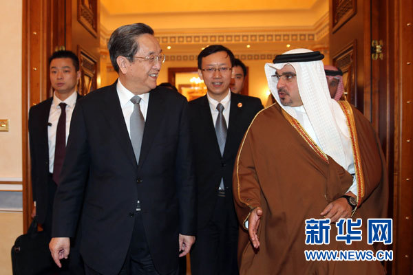 11月6日,正在巴林進(jìn)行正式友好訪問的全國(guó)政協(xié)主席俞正聲在麥納麥會(huì)見巴林王儲(chǔ)薩勒曼。 新華社記者劉衛(wèi)兵攝 11月6日,正在巴林進(jìn)行正式友好訪問的全國(guó)政協(xié)主席俞正聲在麥納麥會(huì)見巴林王儲(chǔ)薩勒曼。 新華社記者劉衛(wèi)兵攝